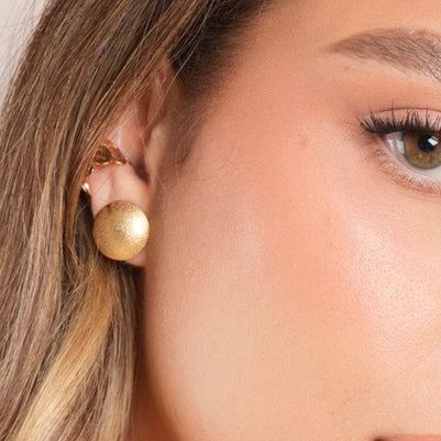 Aba 24k Gold Minimalist Stud Earrings | Handcrafted Colombian Jewelry | AMPMsis