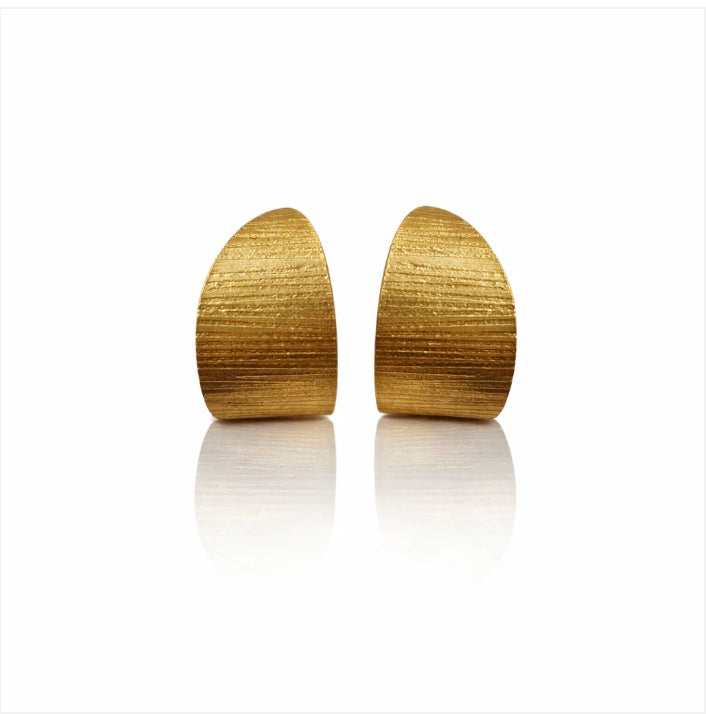 Layla 24k Gold Tapered Hoop Earrings | Handcrafted Colombian Jewelry | AMPMsis