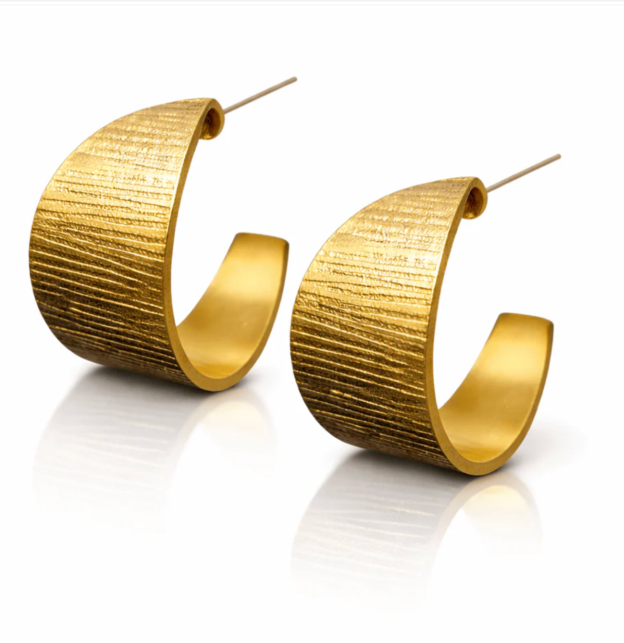 Layla 24k Gold Tapered Hoop Earrings | Handcrafted Colombian Jewelry | AMPMsis1