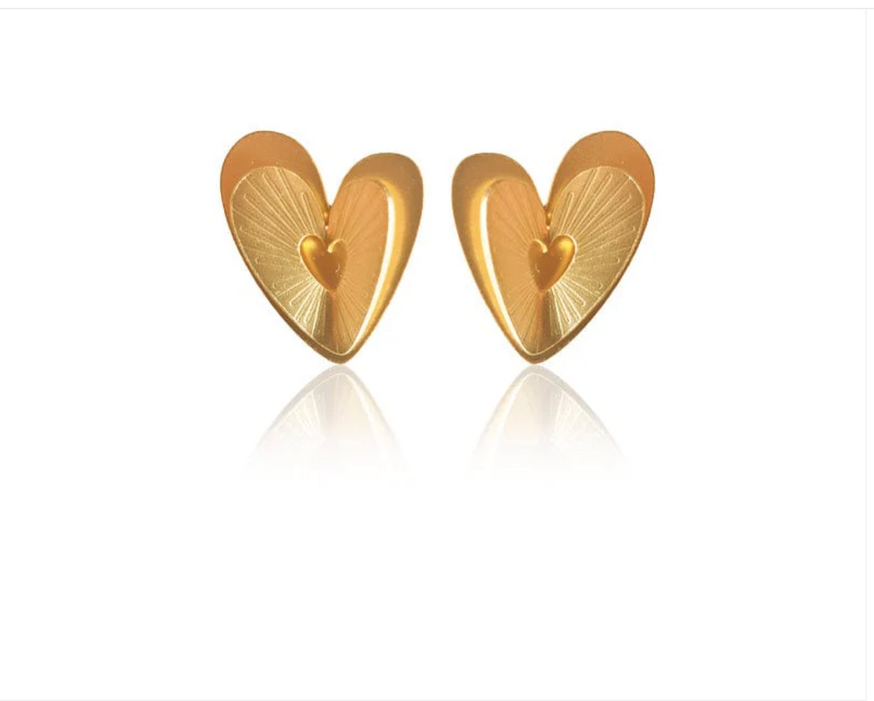 Mini Amahi 24k Gold Stud Earrings | Handcrafted Colombian Jewelry | AMPMsis