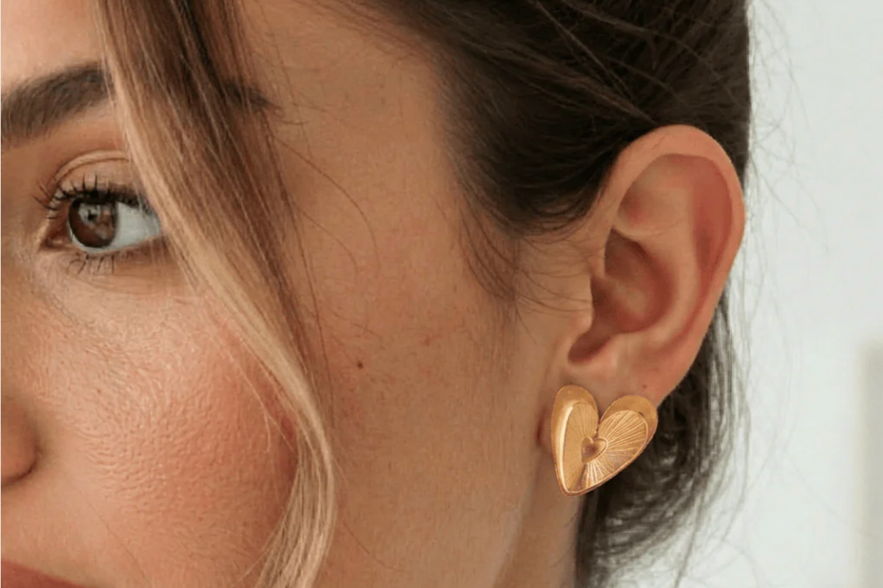 Mini Amahi 24k Gold Stud Earrings | Handcrafted Colombian Jewelry | AMPMsis1