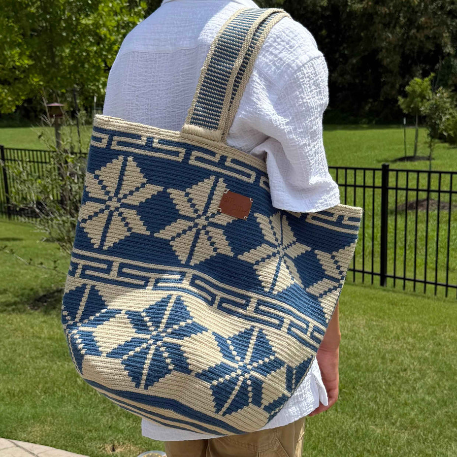 Wayuu Geometric Mochilón Large Bucket Bag – Handwoven Navy Blue & Beige Tote