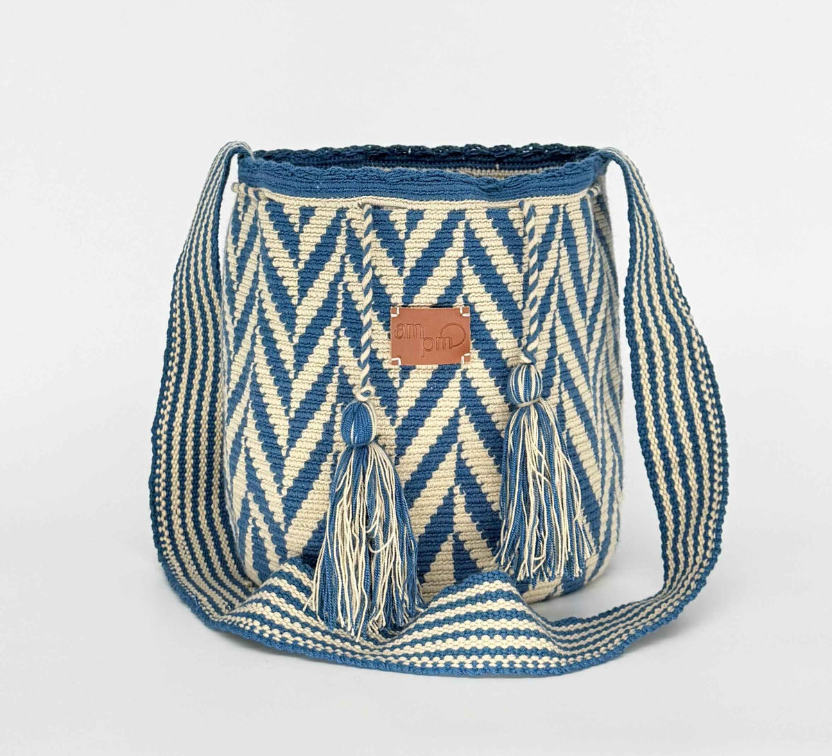 Wayuu Geometric Mochila Medium Shoulder Bag – Blue & Beige Chevron Wave