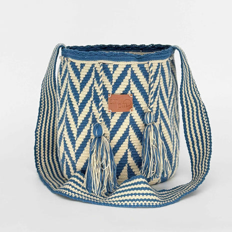 Wayuu Geometric Mochila Medium Shoulder Bag – Blue & Beige Chevron Wave