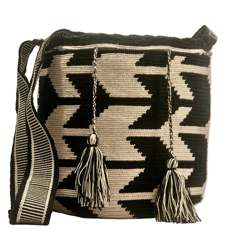 Wayuu Geometric Mochila Medium Shoulder Bag – Handwoven Black & Beige Labyrinth