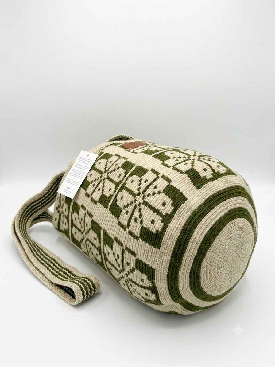 Wayuu Green Mochilón Tote Bag – Handcrafted Colombian Elegance for Every Occasion