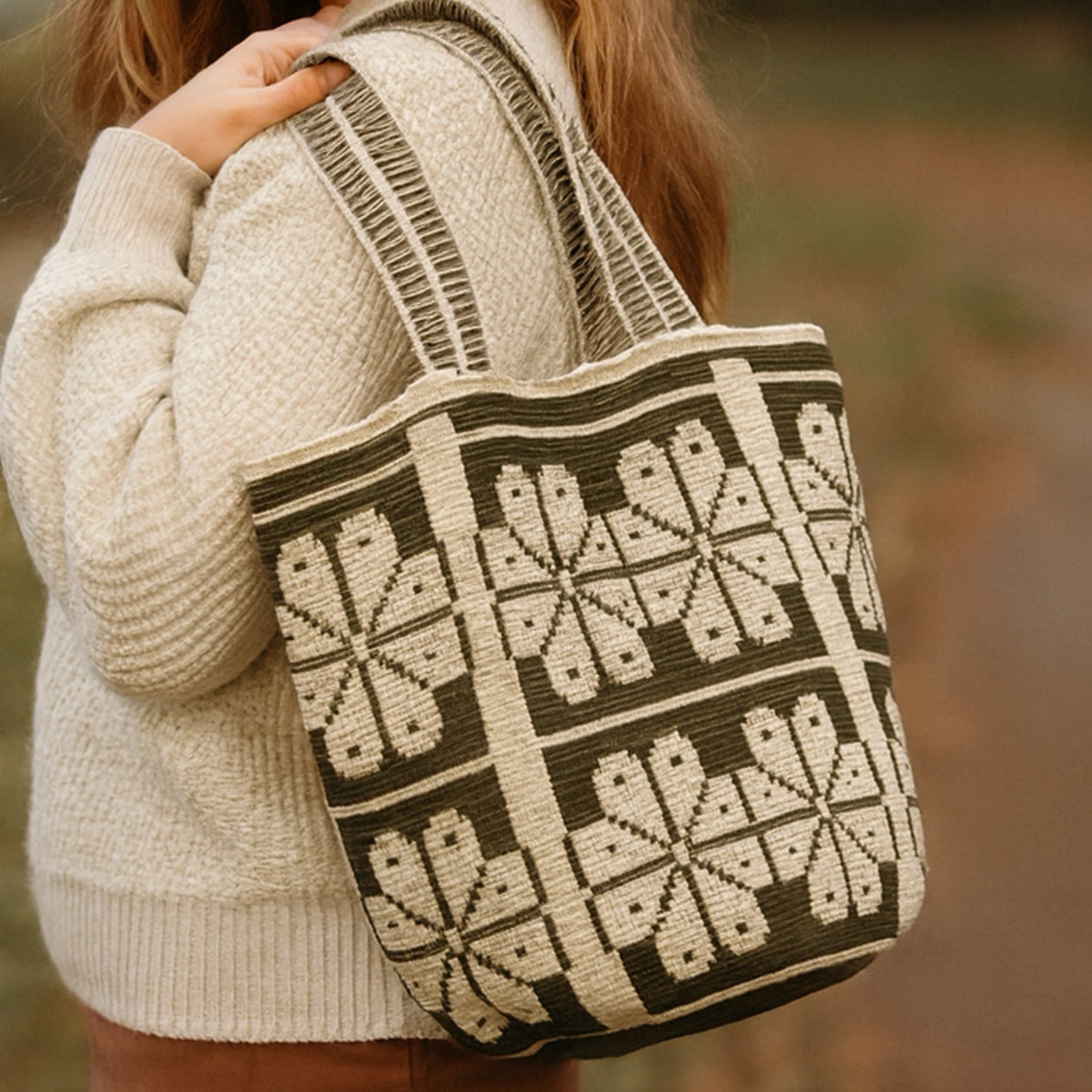 Wayuu Green Mochilón Large Tote Bag – Handwoven Floral Bag from Colombia1