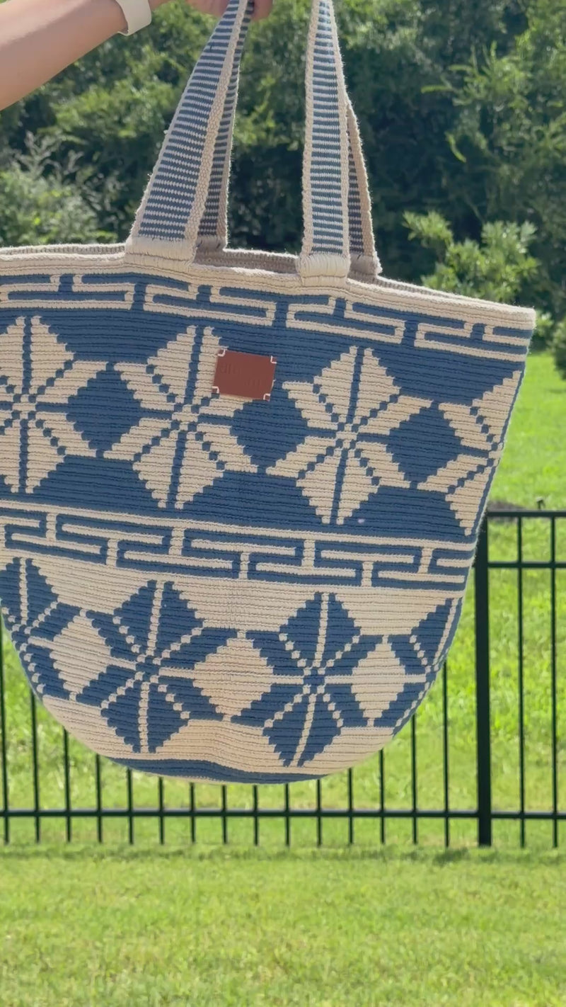 Wayuu Geometric Mochilón Large Bucket Bag – Handwoven Navy Blue & Beige Tote