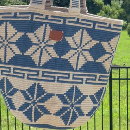 Wayuu Geometric Mochilón Large Bucket Bag – Handwoven Navy Blue & Beige Tote