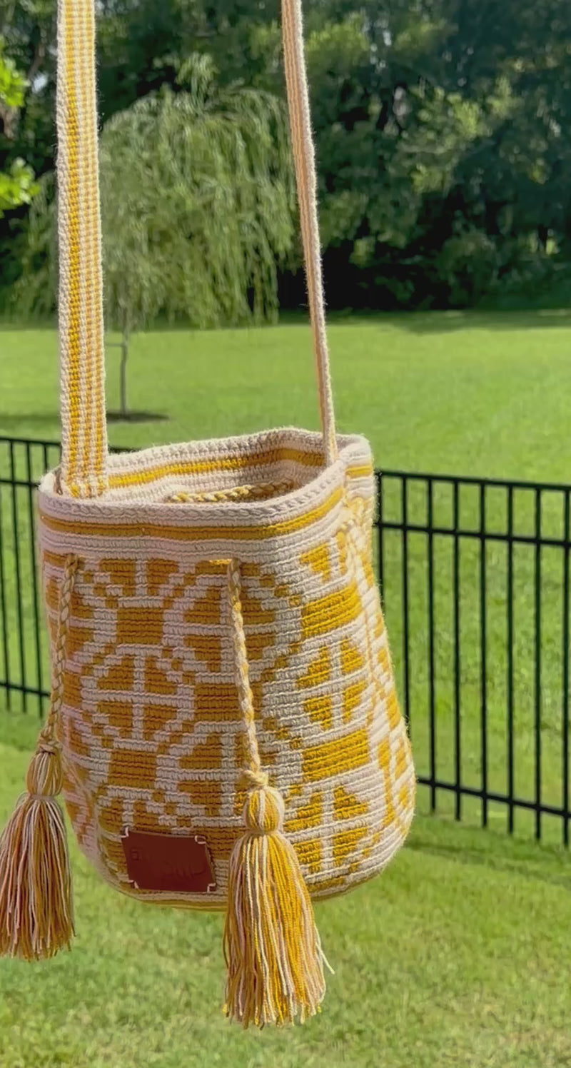 https://ampmsis.com/collections/wayuu-mochila-bags-totes