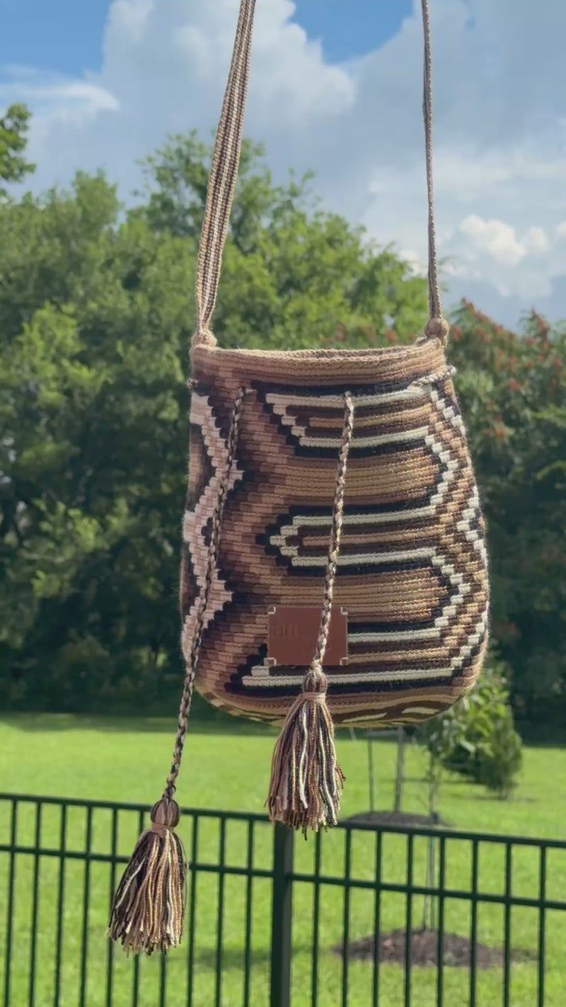 https://ampmsis.com/collections/wayuu-mochila-bags-totes