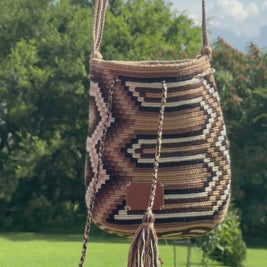 https://ampmsis.com/collections/wayuu-mochila-bags-totes