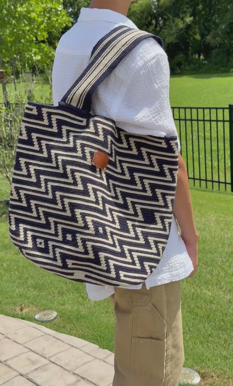 https://ampmsis.com/collections/wayuu-mochila-bags-totes