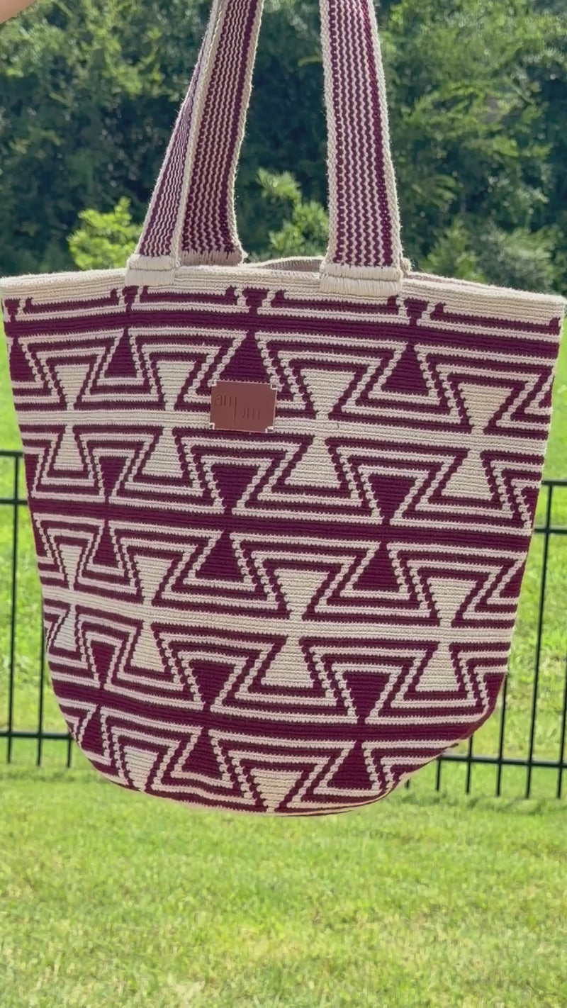 https://ampmsis.com/collections/wayuu-mochila-bags-totes