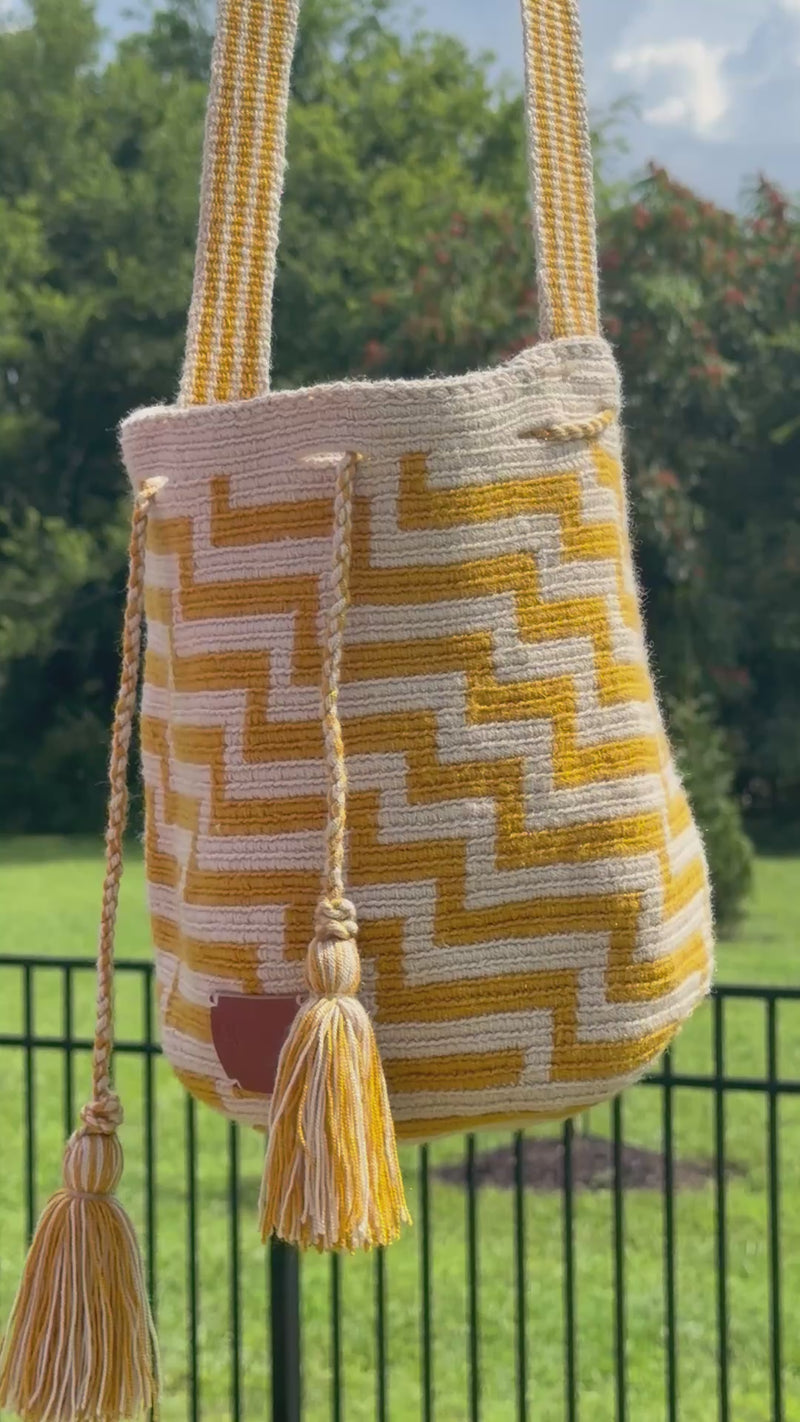 https://ampmsis.com/collections/wayuu-mochila-bags-totes
