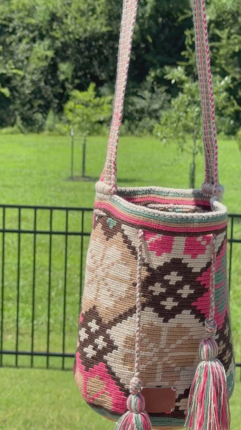 https://ampmsis.com/collections/wayuu-mochila-bags-totes