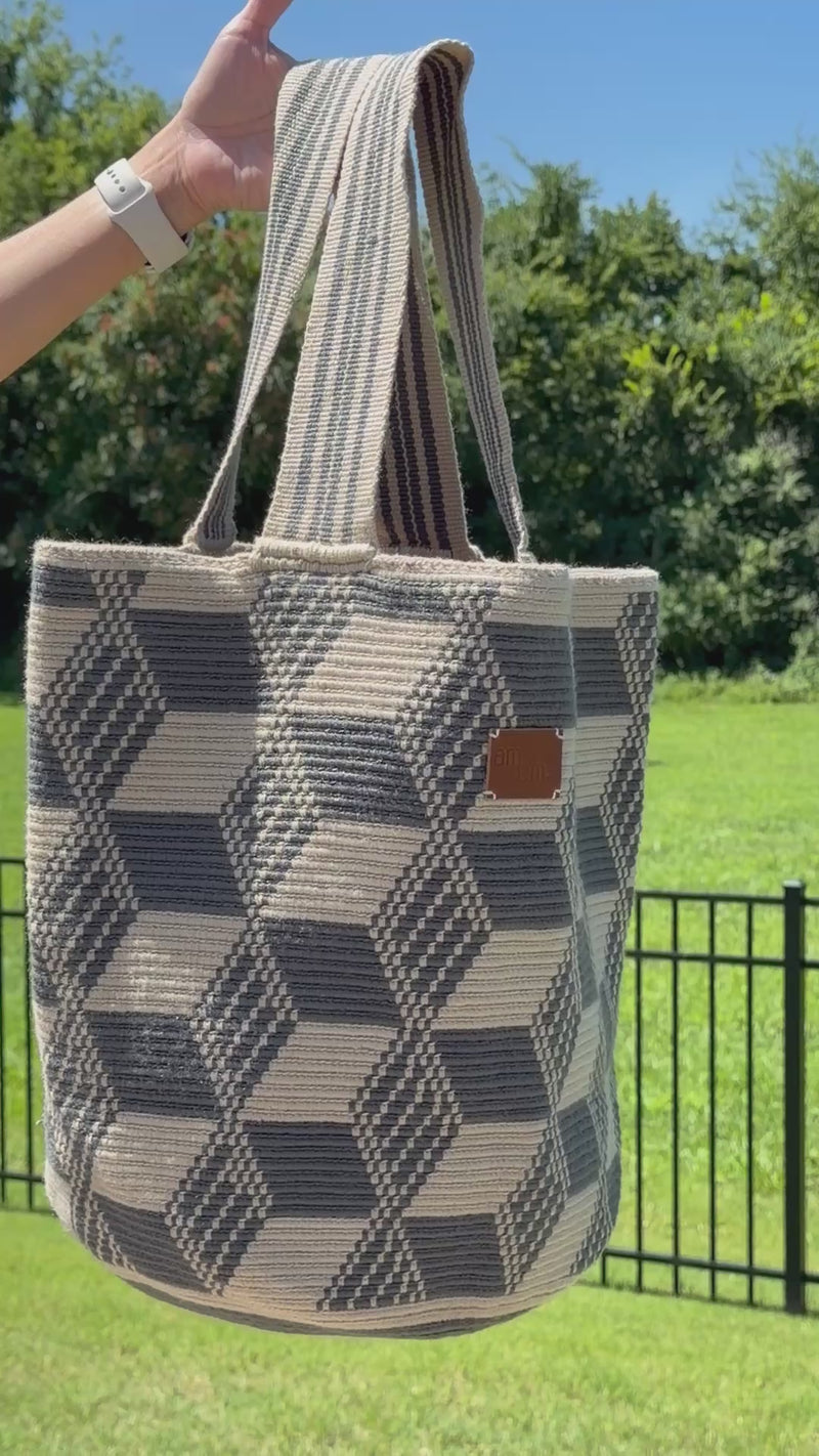 https://ampmsis.com/collections/wayuu-mochila-bags-totes
