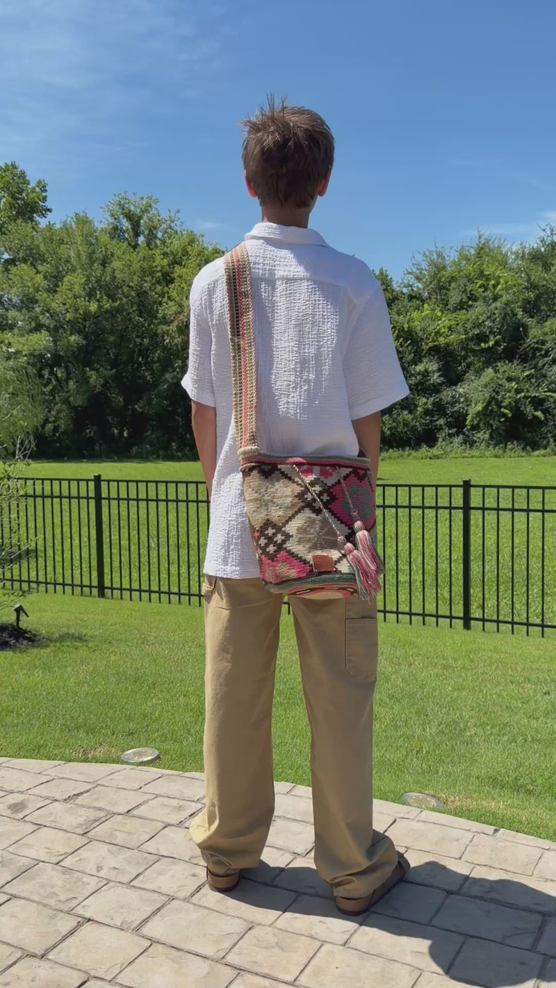 https://ampmsis.com/collections/wayuu-mochila-bags-totes