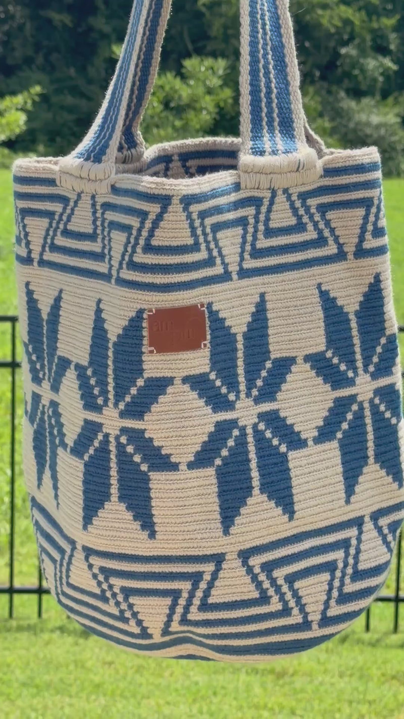 Wayuu Geometric Mochilón Large Bucket Bag – Handwoven Blue & Beige Tote
