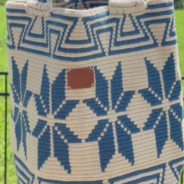 Wayuu Geometric Mochilón Large Bucket Bag – Handwoven Blue & Beige Tote