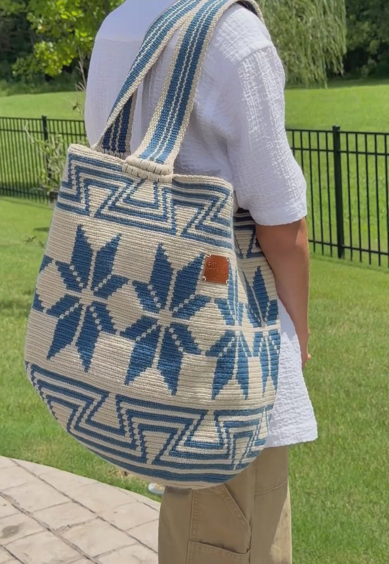 Wayuu Geometric Mochilón Large Bucket Bag – Handwoven Blue & Beige Tote