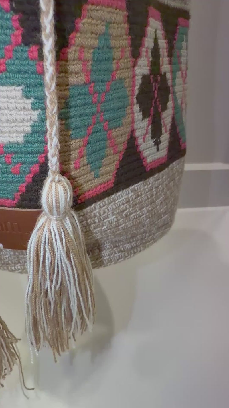https://ampmsis.com/collections/wayuu-mochila-bags-totes