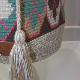 https://ampmsis.com/collections/wayuu-mochila-bags-totes