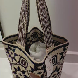 https://ampmsis.com/collections/wayuu-mochila-bags-totes